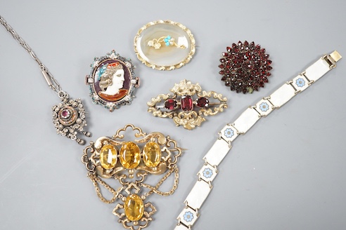 Mixed Victorian and later jewellery, including 15ct, turquoise and seed pearl set agate brooch, 41mm, gross 10 grams, Scandinavian 925S and enamel bracelet, gem set gilt metal drop brooch etc.